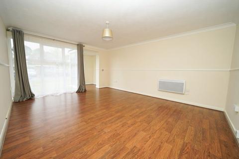 2 bedroom flat to rent, Dulverton Court, Linslade