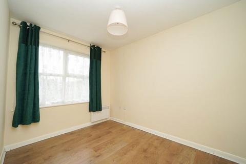 2 bedroom flat to rent, Dulverton Court, Linslade