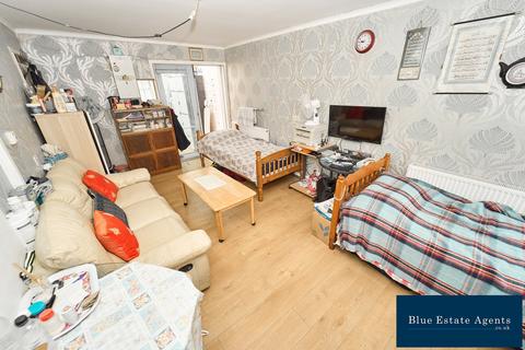 1 bedroom bungalow for sale, Lovat Walk, Hounslow, TW5