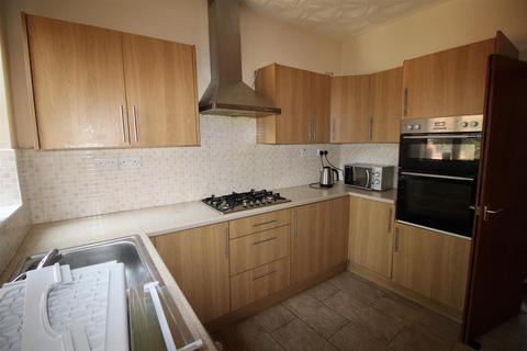 6 bedroom semi-detached house to rent, *£141pppw incl bills + two free large Papa John’s pizzas weekly (T+C’s apply)* Harlaxton Drive, Lenton, NG7 1JE