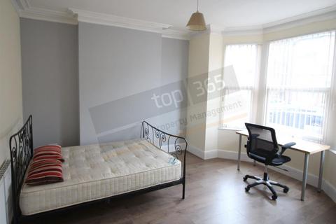 5 bedroom semi-detached house to rent, *£130pppw excl bills * Kimbolton Avenue, Lenton, NG7 1PT