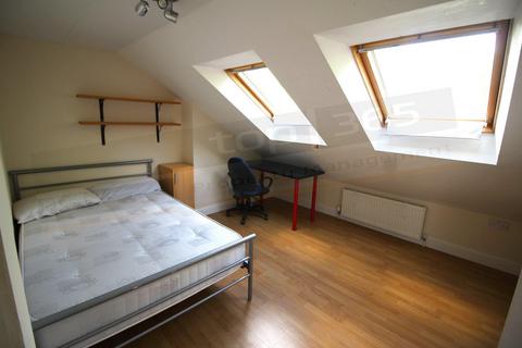 6 bedroom terraced house to rent, *£120pppw* excluding bills Douglas Road, Lenton, NG7 1NW