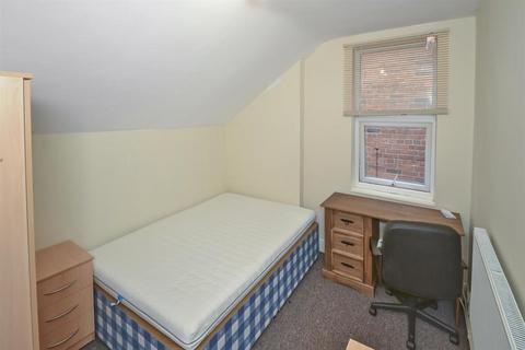 7 bedroom terraced house to rent, *£150pppw Excluding Bills* Lenton Boulevard, Nottingham, NG7 1PT