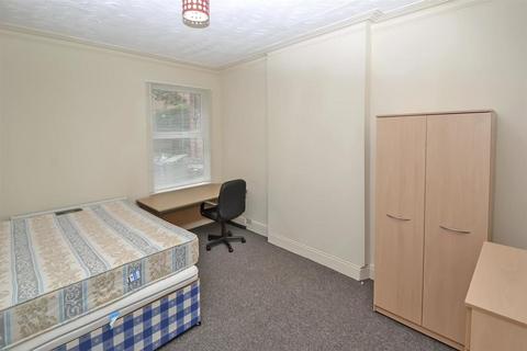 7 bedroom terraced house to rent, *£150pppw Excluding Bills* Lenton Boulevard, Nottingham, NG7 1PT