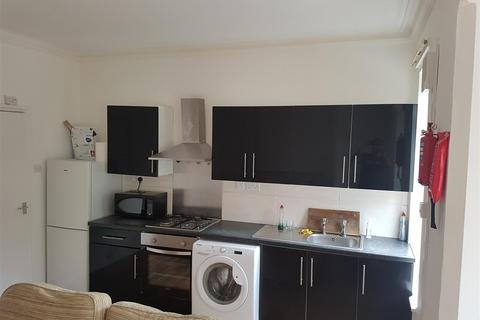 3 bedroom flat to rent, *£110pppw* Noel Street, NG7 6AW