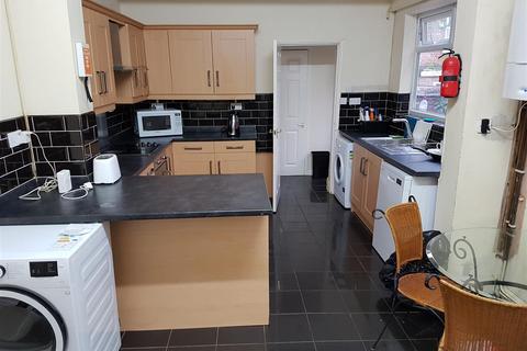 6 bedroom semi-detached house to rent, *£110pppw excluding bills* Burford Road, Nottingham, NG7 6BB