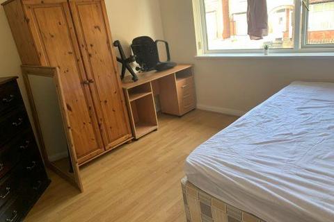 4 bedroom end of terrace house to rent, *£120pppw excl bills* Rolleston Drive, Lenton, NG7 1LA