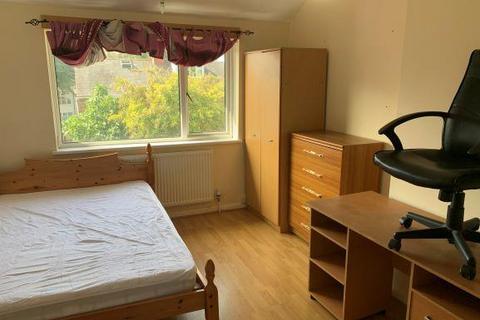 4 bedroom end of terrace house to rent, *£120pppw excl bills* Rolleston Drive, Lenton, NG7 1LA