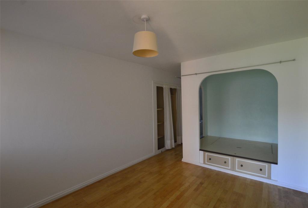 Living Room/Bed