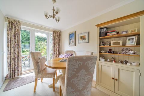 11 Abingdon Close, Woking, GU21 3JD