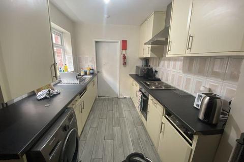 5 bedroom townhouse to rent, £115 excl bills - 5 Bed on Maples Street, NG7 6AD