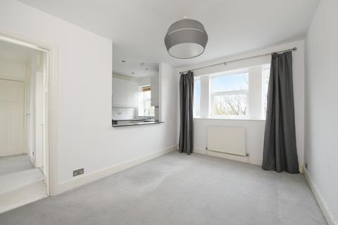 2 bedroom flat for sale, Rosemary Gardens, East Sheen, London