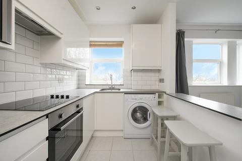 2 bedroom flat for sale, Rosemary Gardens, East Sheen, London