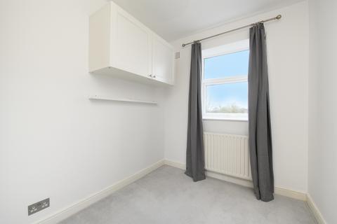 2 bedroom flat for sale, Rosemary Gardens, East Sheen, London