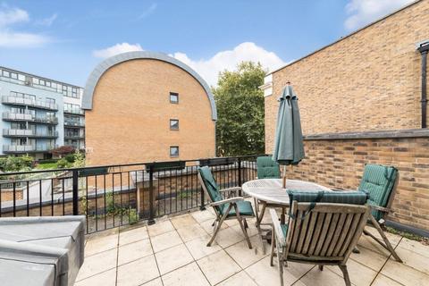 2 bedroom flat to rent, St. John Street, London