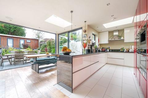 3 bedroom semi-detached bungalow for sale, Derwent Avenue, East Barnet