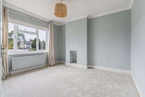 3 bedroom house to rent, Farnham Road, Slough £2395pcm Detached House 3 Bedrooms 2 Bathrooms