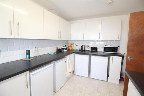 undefined, *£153pppw incl bills + two free large Papa John’s pizzas weekly (T+C’s apply)* Herald Close, Beeston, NG9 2DW