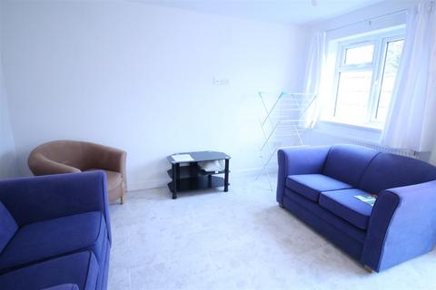undefined, *£153pppw incl bills + two free large Papa John’s pizzas weekly (T+C’s apply)* Herald Close, Beeston, NG9 2DW