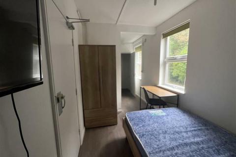 Studio to rent, Wells Road