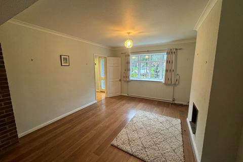 3 bedroom semi-detached house to rent, Baillie Avenue