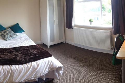 5 bedroom terraced house to rent, *£110pppw excl bills * 5 Bed on Middleton Boulevard, Nottingham, NG8 1FY - UON