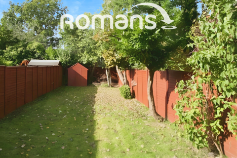 3 bedroom semi-detached house to rent, Prospect Road, Farnborough, GU14