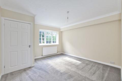 2 bedroom apartment to rent, Eskdale Avenue, Chesham