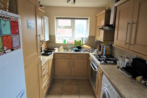 4 bedroom detached house to rent, *£100 pppw Excluding* Allington Avenue, Lenton, NG7 1JY