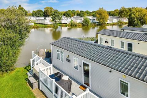 3 bedroom park home for sale, Mallard Lake, Cotswold Hoburne, Cotswold Lakes