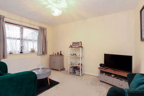 1 bedroom apartment for sale, High Street, Wing