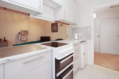 1 bedroom apartment for sale, High Street, Wing