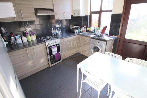 4 bedroom terraced house to rent, *£135pppw Excluding Bills* Harlaxton Drive, NOTTINGHAM NG7