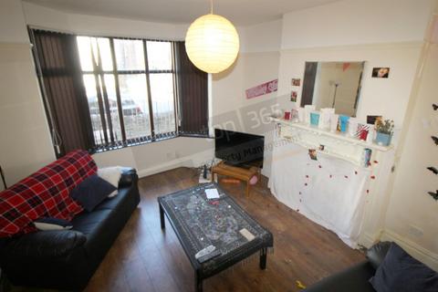 4 bedroom terraced house to rent, *£135pppw Excluding Bills* Harlaxton Drive, NOTTINGHAM NG7