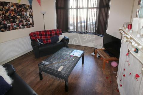 4 bedroom terraced house to rent, *£135pppw Excluding Bills* Harlaxton Drive, NOTTINGHAM NG7