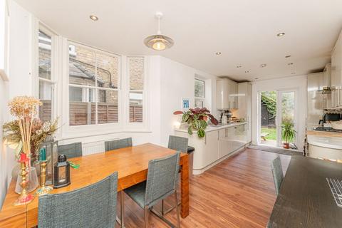 136 Roding Road, London, E5 0DS