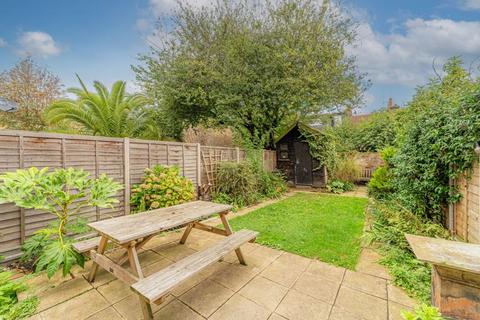 136 Roding Road, London, E5 0DS