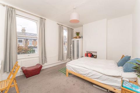 136 Roding Road, London, E5 0DS
