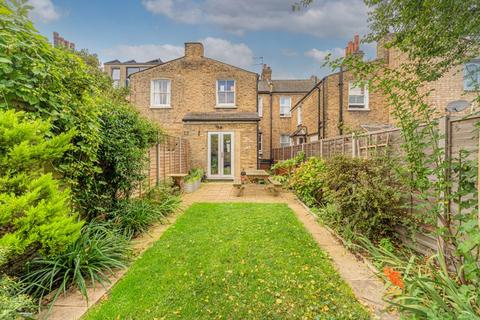 136 Roding Road, London, E5 0DS