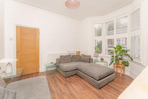 136 Roding Road, London, E5 0DS