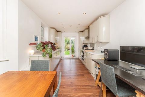 136 Roding Road, London, E5 0DS