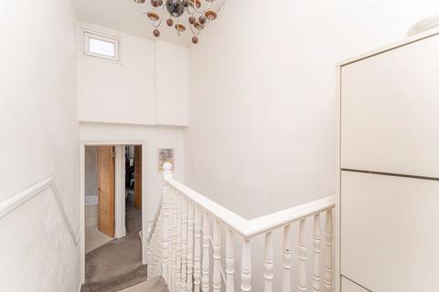 136 Roding Road, London, E5 0DS