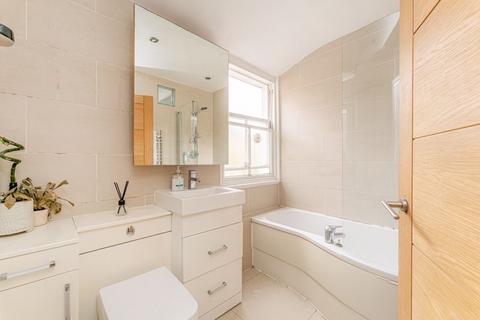 136 Roding Road, London, E5 0DS