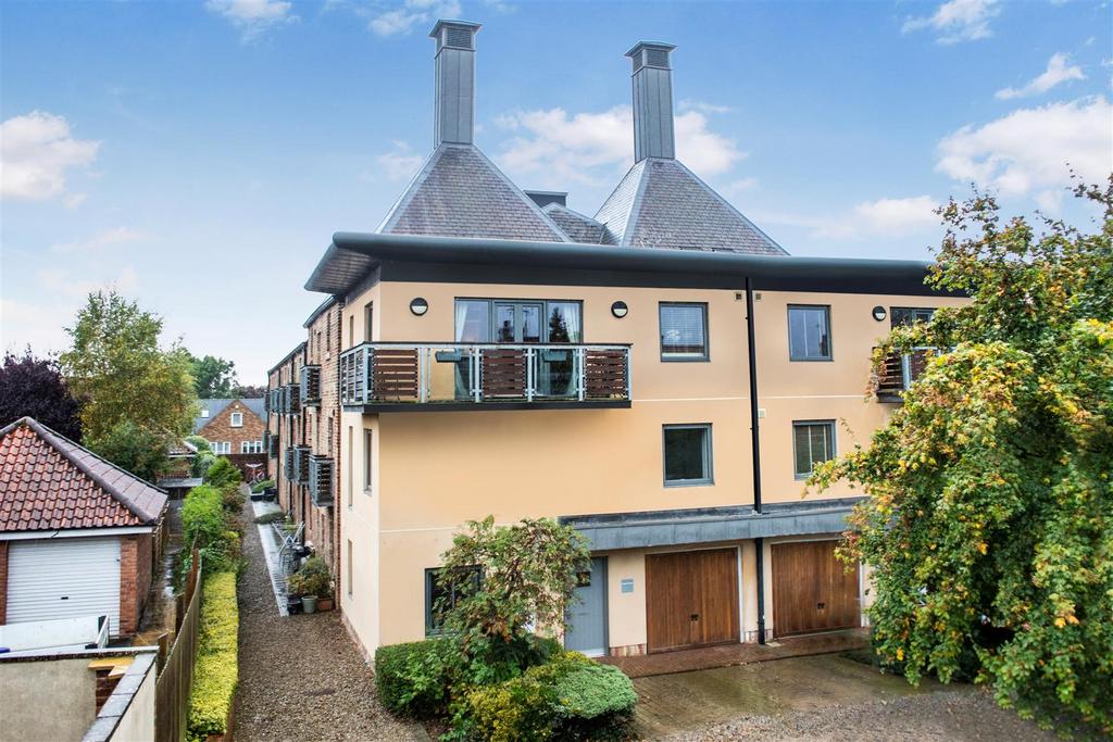 Waterside, Boroughbridge, York 3 bed townhouse for sale £375,000