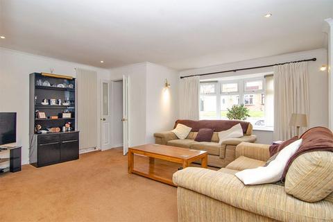 18 Terry Close, Lichfield, WS13 7EJ