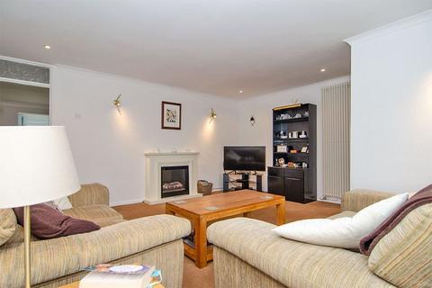 18 Terry Close, Lichfield, WS13 7EJ