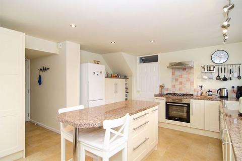 18 Terry Close, Lichfield, WS13 7EJ