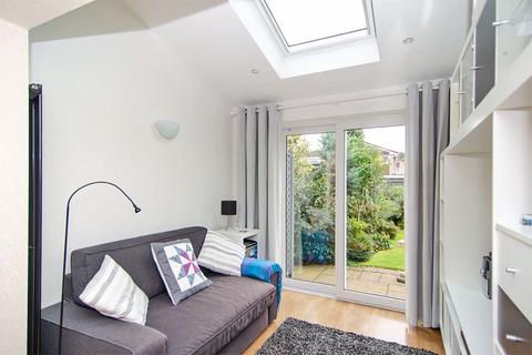 18 Terry Close, Lichfield, WS13 7EJ