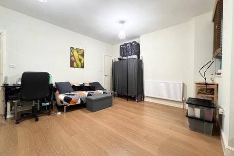 1 bedroom apartment to rent, London E1