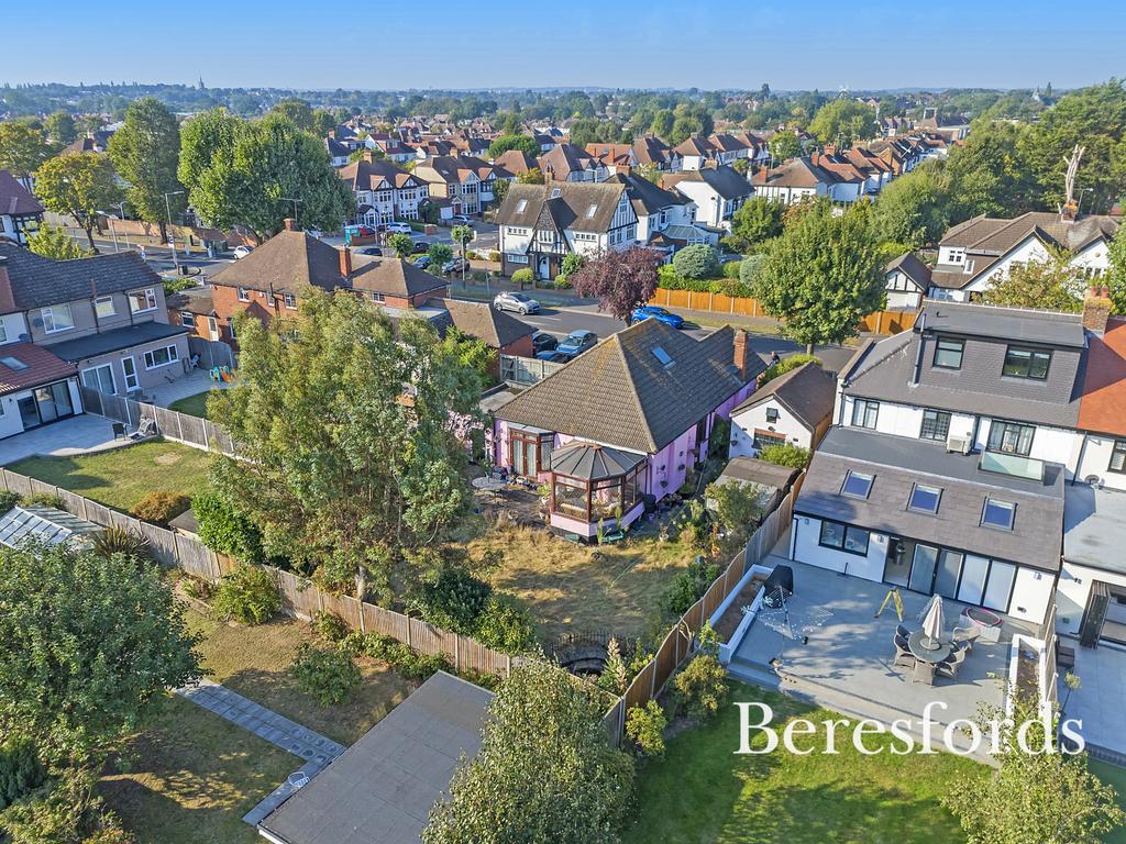 Park Drive, Upminster, RM14 2 bed bungalow for sale £750,000